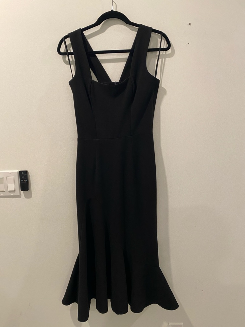Dress the Population Black Sleeveless Mermaid Midi Dress
